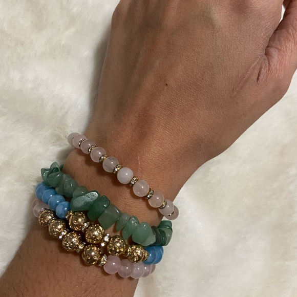 Handmade rose quartz and gold beaded bracelet - Picture 3 of 6